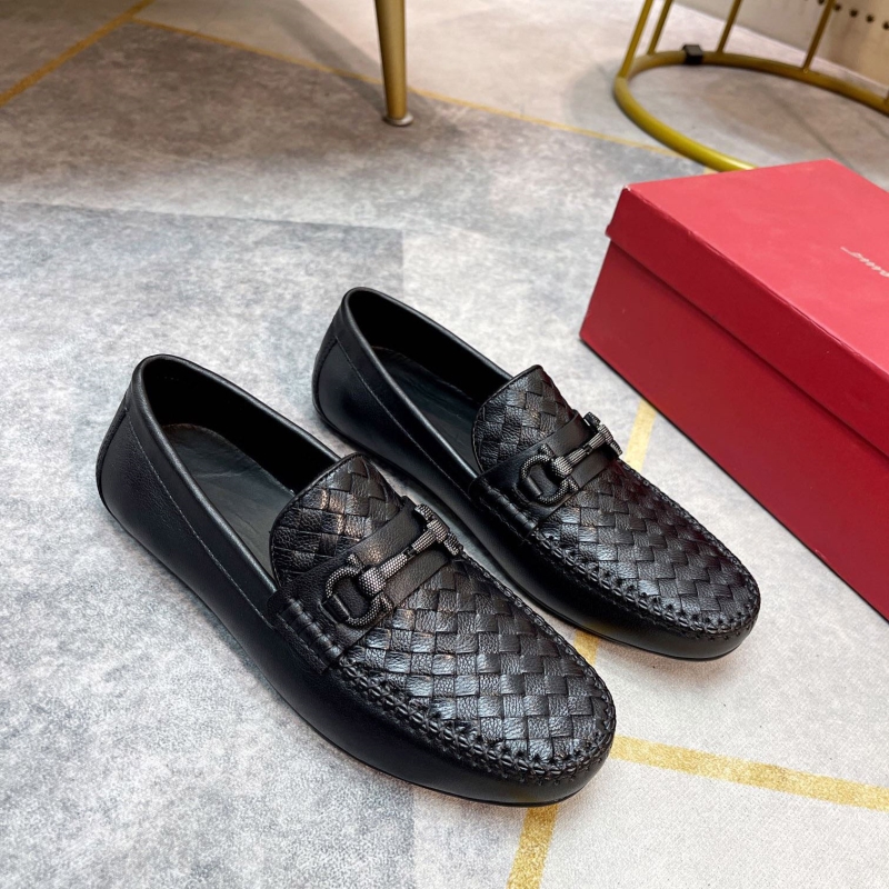 bo*te*ga Ve*ne*ta leather shoes